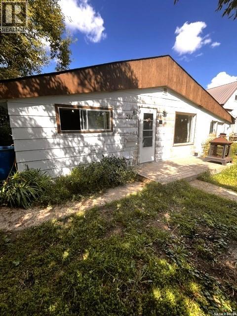 211 1st AVENUE N, harris, Saskatchewan