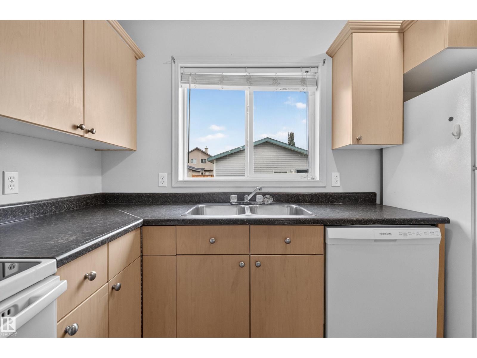 9110 Scott Cr NW, Edmonton, Alberta  T6R 0E7 - Photo 12 - E4507536