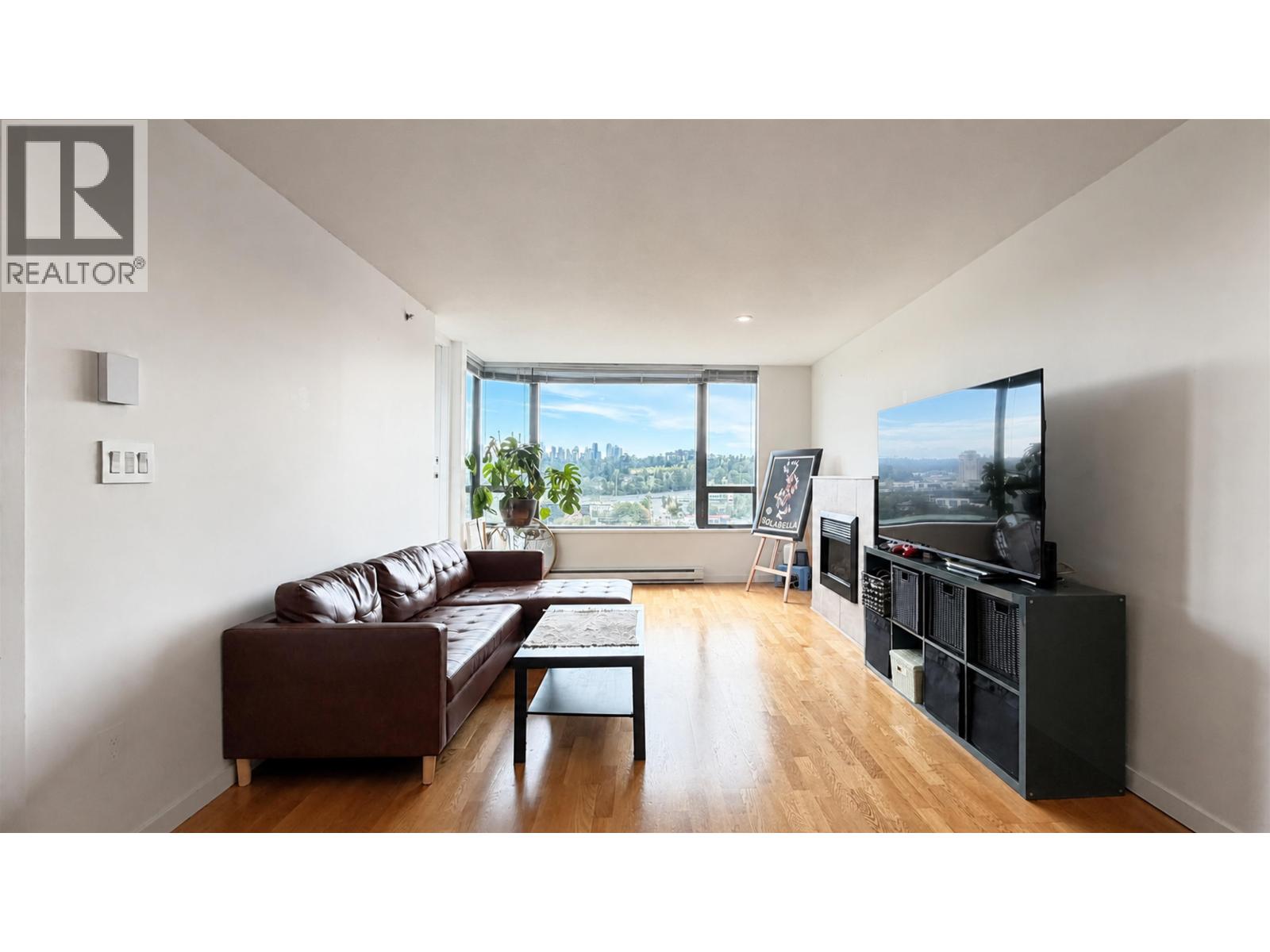 1607 4118 Dawson Street, Burnaby, British Columbia  V5Y 0L7 - Photo 2 - R3162214