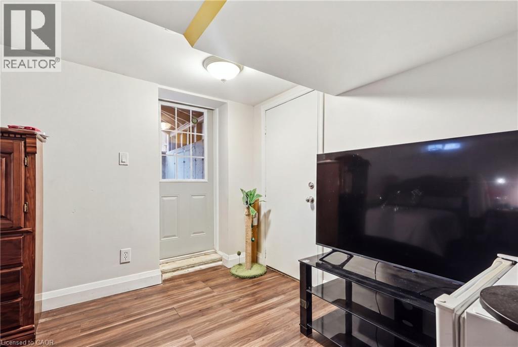 195 Victoria Street N Unit# Basement, Kitchener, Ontario  N2H 5C5 - Photo 3 - 40861036