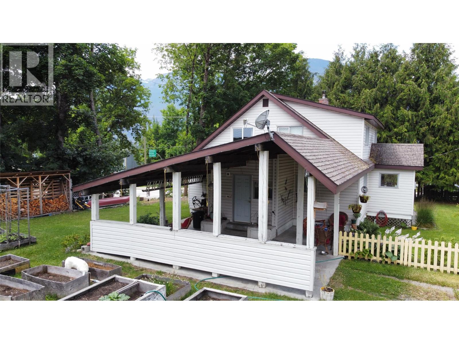 503 7th Avenue, New Denver, British Columbia V0G 1S1 - Photo 7 - 10394507