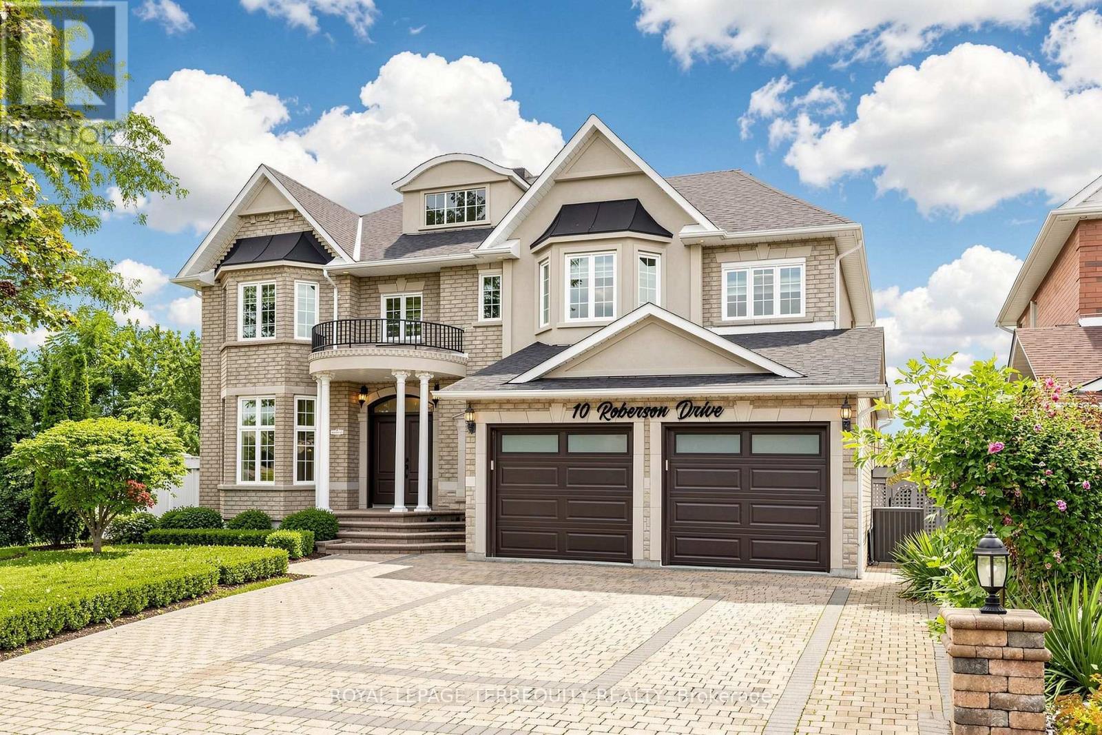 10 ROBERSON DRIVE, Ajax, Ontario