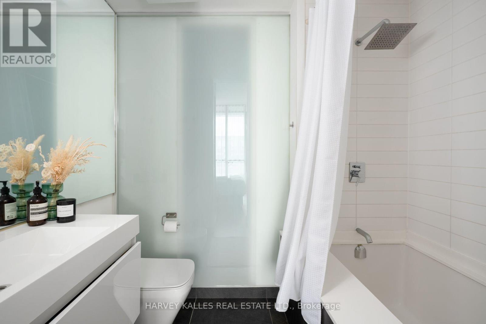 410 - 625 Queen Street E, Toronto, Ontario  M4M 1G7 - Photo 28 - E13755004