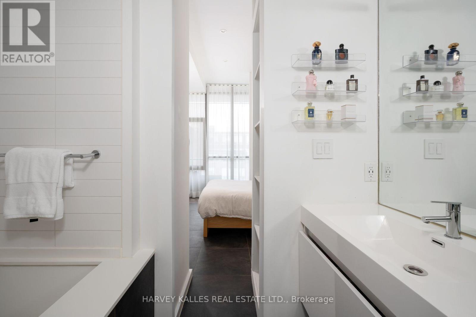 410 - 625 Queen Street E, Toronto, Ontario  M4M 1G7 - Photo 29 - E13755004
