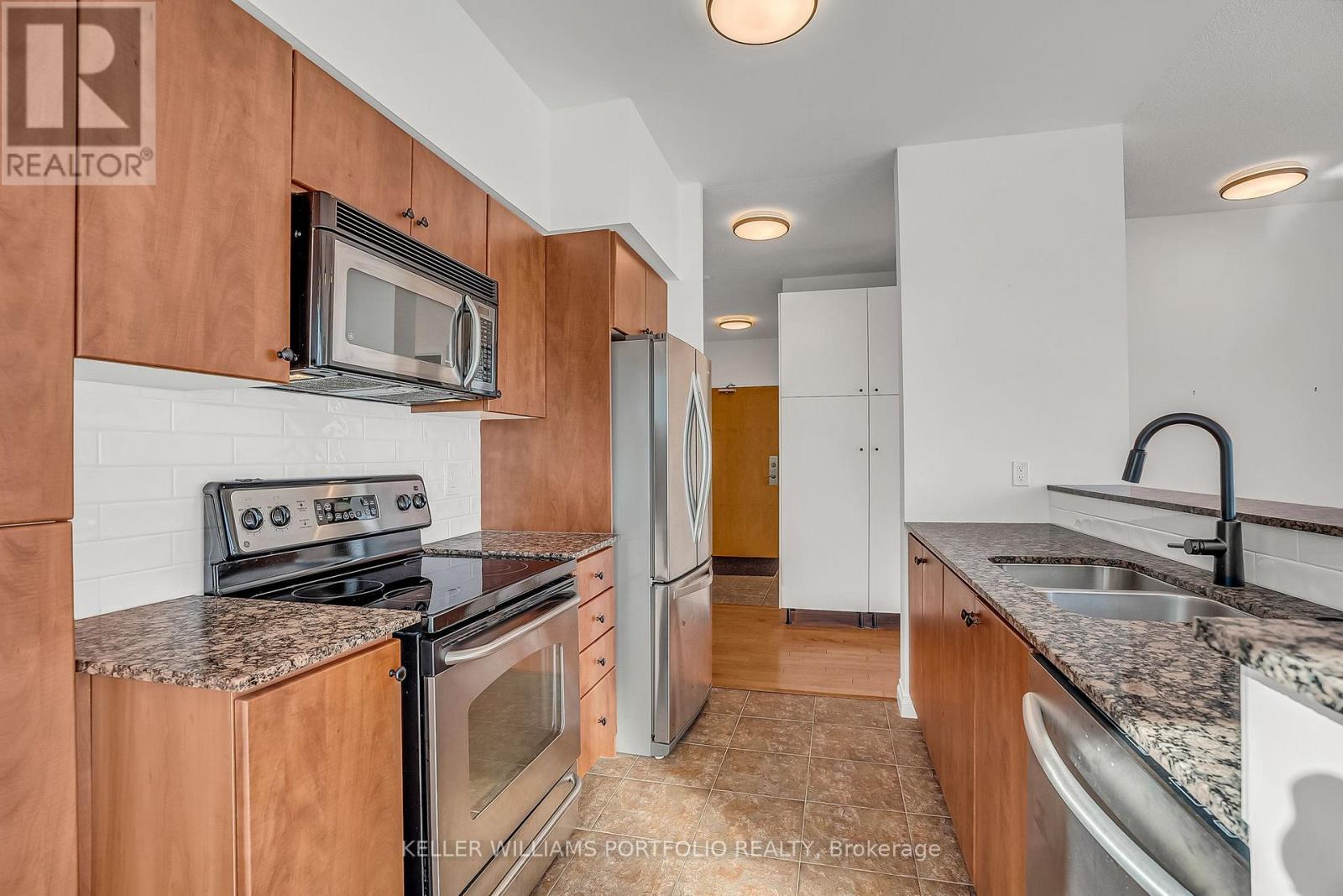 Ph7 - 185 Legion Road N, Toronto, Ontario  M8Y 0A1 - Photo 8 - W13754080