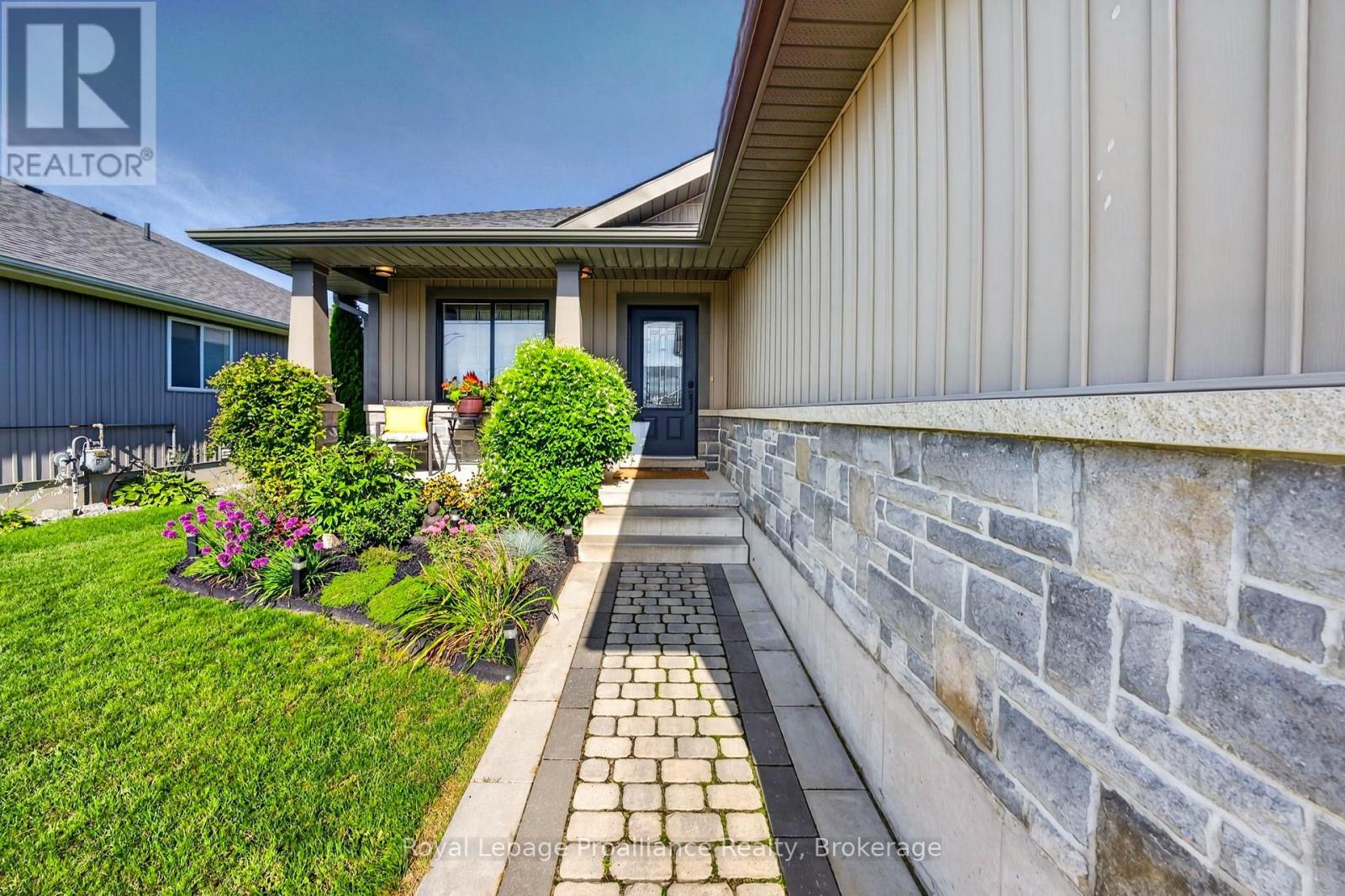 16 Butternut Court, Belleville, Ontario  K8P 0C5 - Photo 3 - X13755508