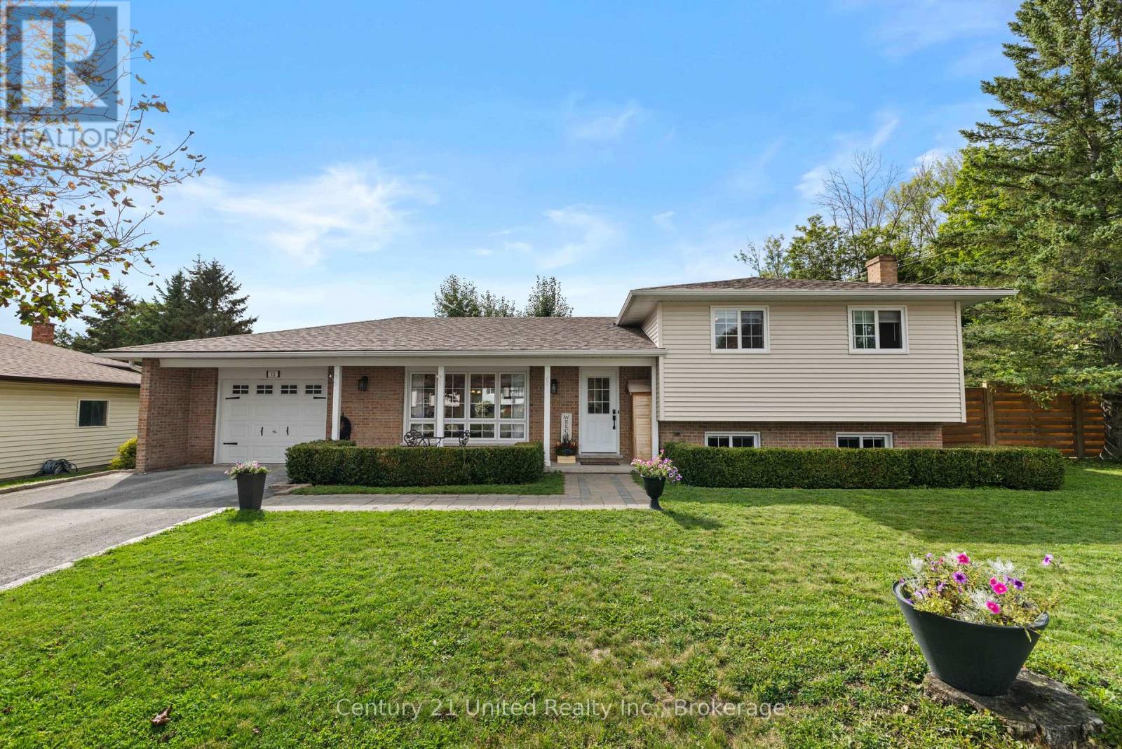 15 LAKEFIELD COURT, Selwyn, Ontario