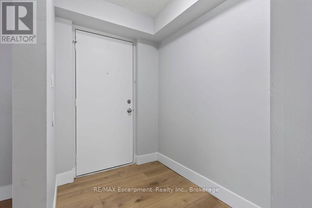 103 - 2393 New Street, Burlington, Ontario  L7R 1K1 - Photo 12 - W13755528