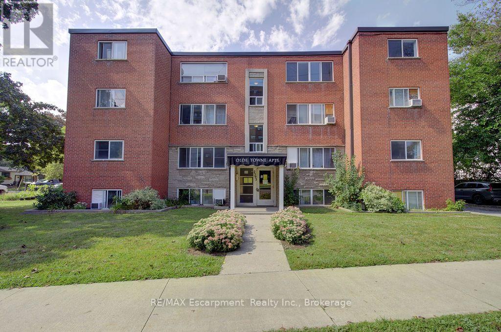 103 - 2393 New Street, Burlington, Ontario  L7R 1K1 - Photo 2 - W13755528