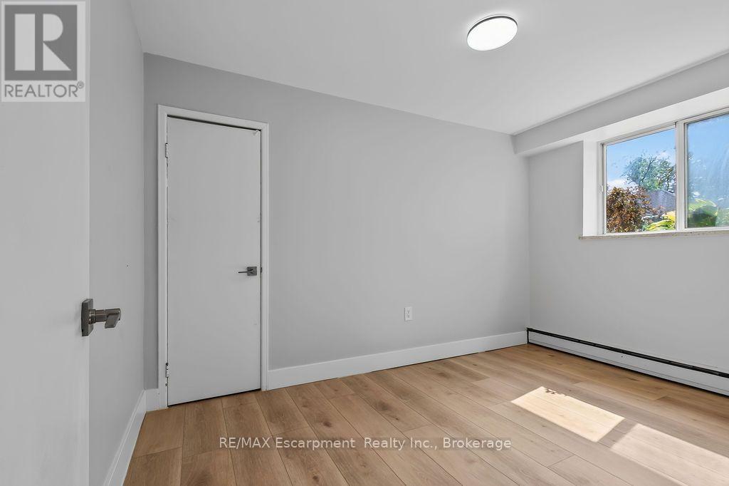 103 - 2393 New Street, Burlington, Ontario  L7R 1K1 - Photo 3 - W13755528