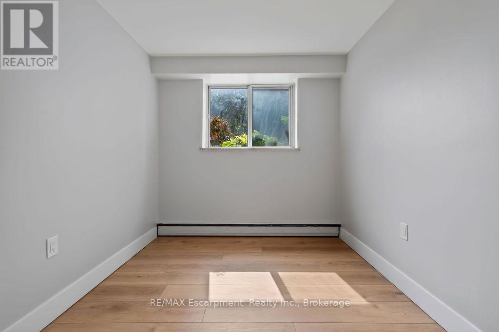 103 - 2393 New Street, Burlington, Ontario  L7R 1K1 - Photo 4 - W13755528
