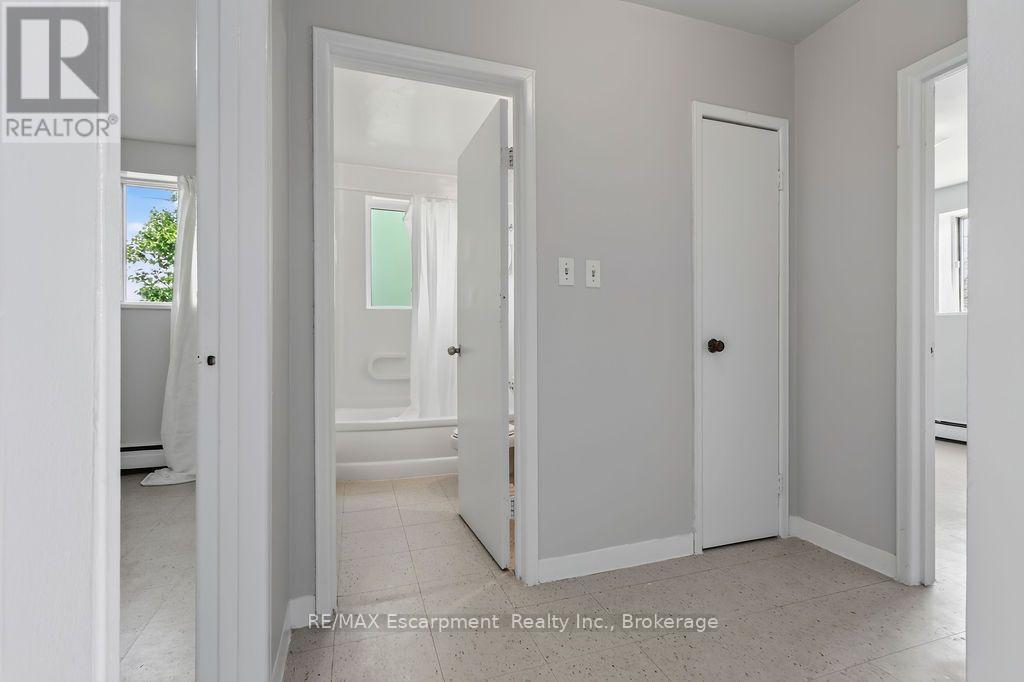 402 - 2393 New Street, Burlington, Ontario  L7R 1K1 - Photo 13 - W13755552