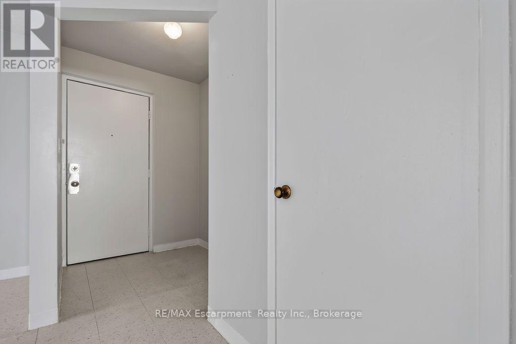 402 - 2393 New Street, Burlington, Ontario  L7R 1K1 - Photo 2 - W13755552