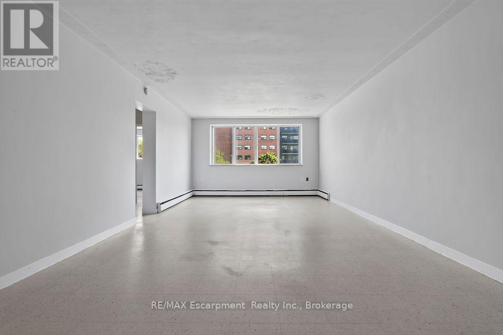 402 - 2393 New Street, Burlington, Ontario  L7R 1K1 - Photo 3 - W13755552