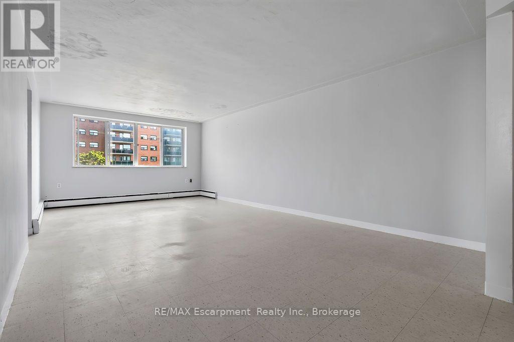 402 - 2393 New Street, Burlington, Ontario  L7R 1K1 - Photo 4 - W13755552