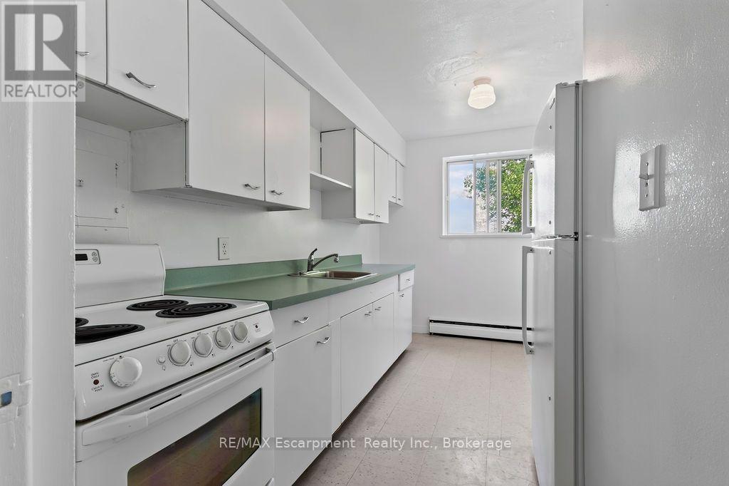 402 - 2393 New Street, Burlington, Ontario  L7R 1K1 - Photo 5 - W13755552