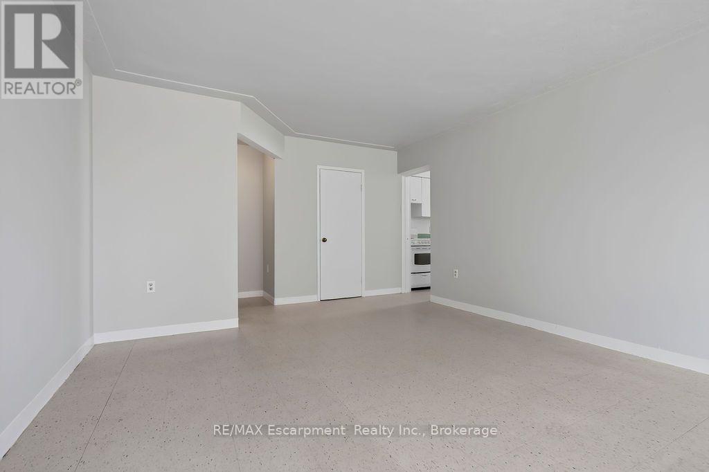 402 - 2393 New Street, Burlington, Ontario  L7R 1K1 - Photo 8 - W13755552