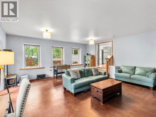 1306 ELM STREET photo 13