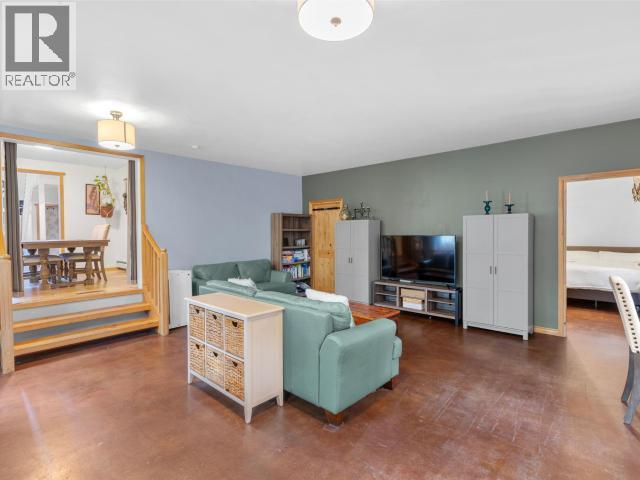 1306 ELM STREET photo 14