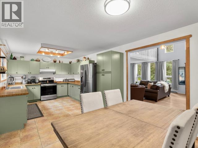1306 ELM STREET photo 8