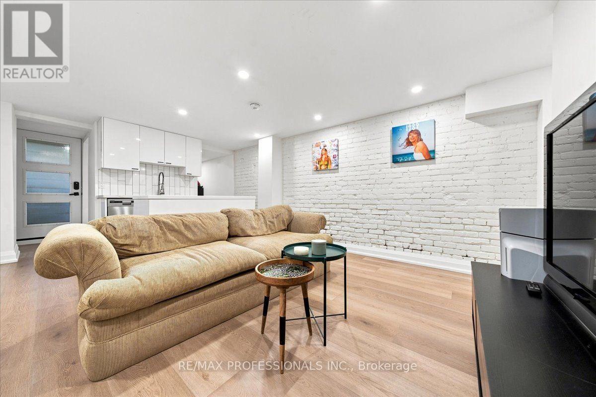 Lower - 134 Argyle Street, Toronto, Ontario  M6J 1N9 - Photo 11 - C13755302