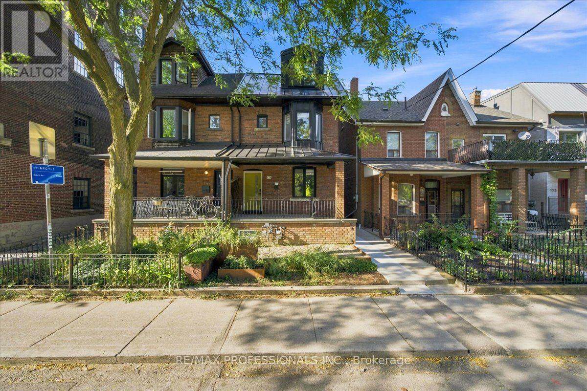Lower - 134 Argyle Street, Toronto, Ontario  M6J 1N9 - Photo 2 - C13755302