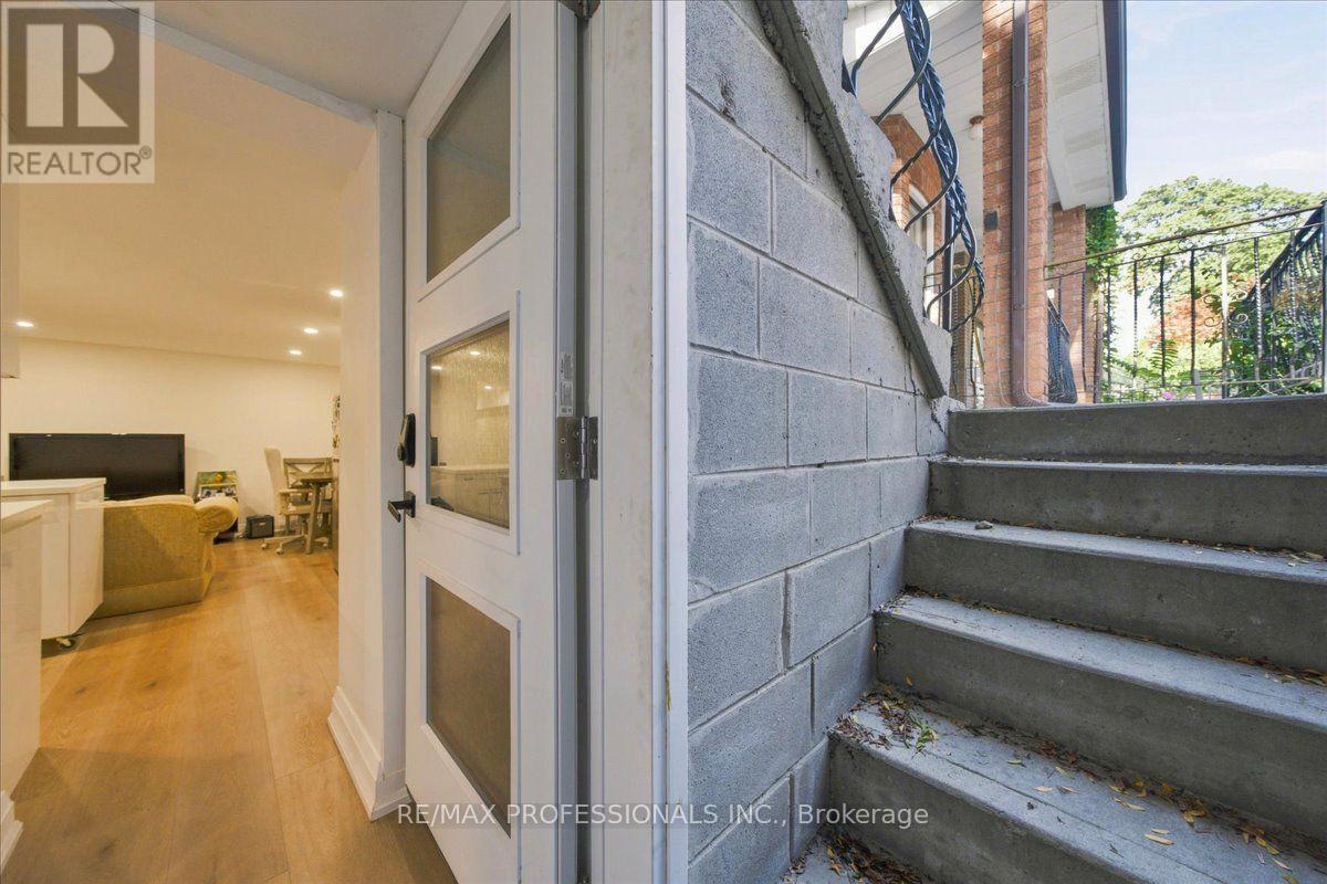 Lower - 134 Argyle Street, Toronto, Ontario  M6J 1N9 - Photo 3 - C13755302