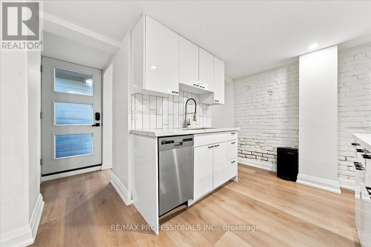Lower - 134 Argyle Street, Toronto, Ontario  M6J 1N9 - Photo 9 - C13755302