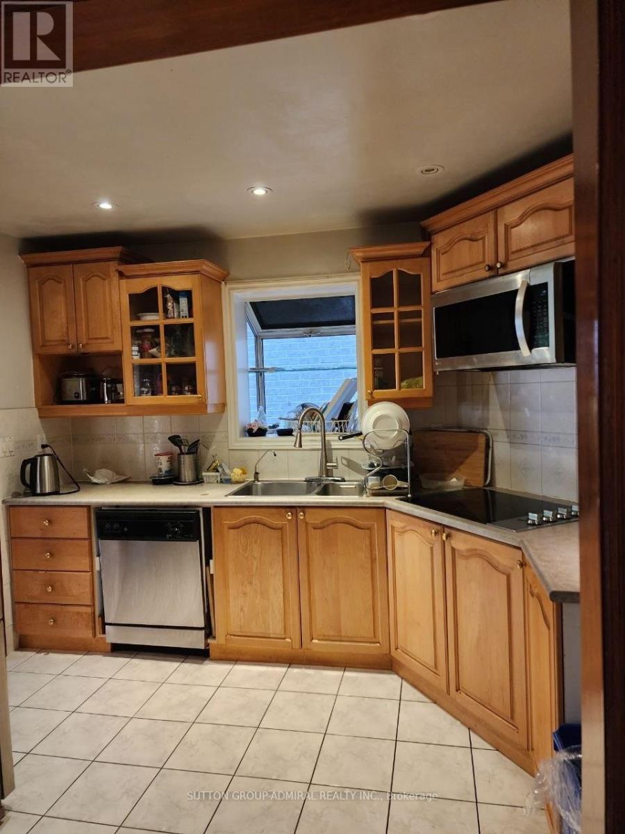355 Patricia Avenue, Toronto, Ontario  M2R 2M8 - Photo 4 - C13755398