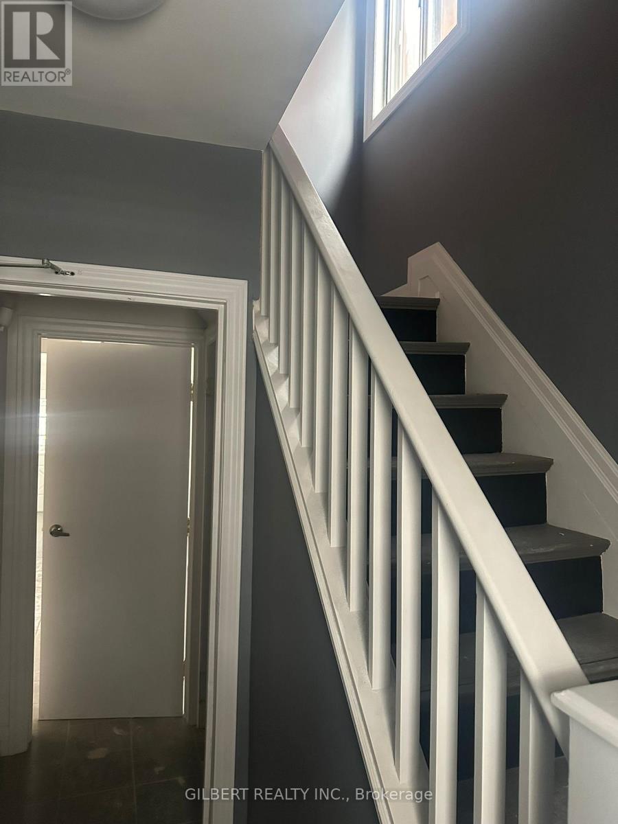 405 Westmount Avenue, Toronto, Ontario  M6E 3N4 - Photo 15 - C13755498