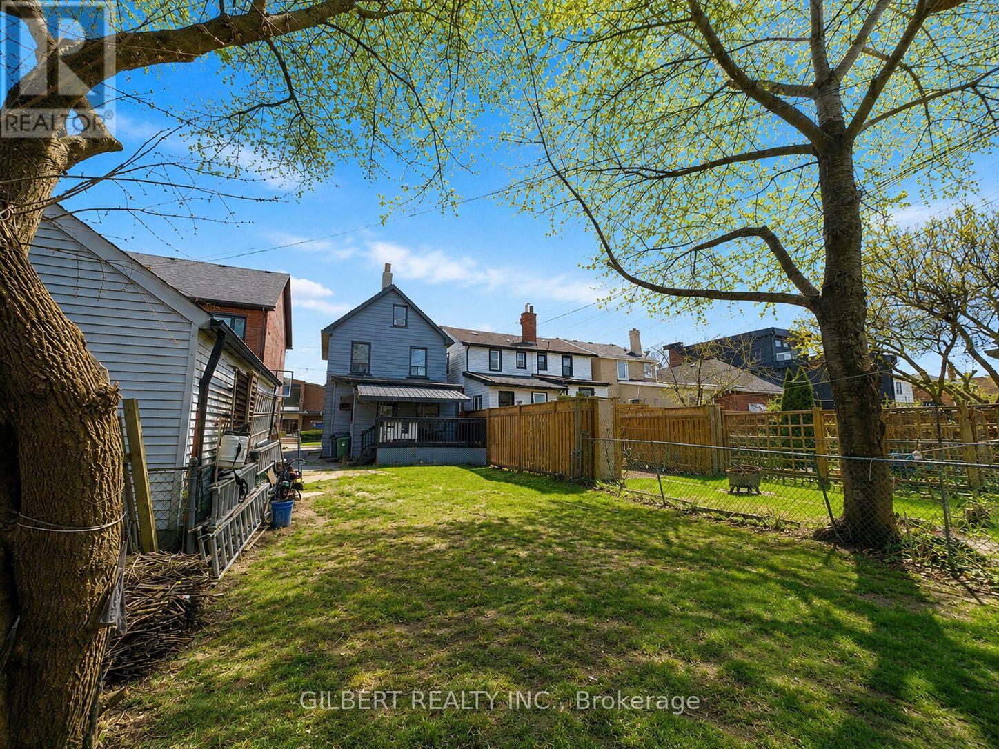 405 Westmount Avenue, Toronto, Ontario  M6E 3N4 - Photo 16 - C13755498