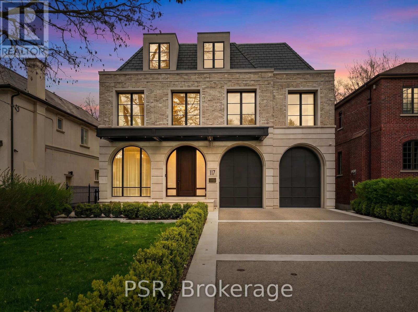 117 Yonge Boulevard, Toronto, Ontario  M5M 3H2 - Photo 1 - C13755546