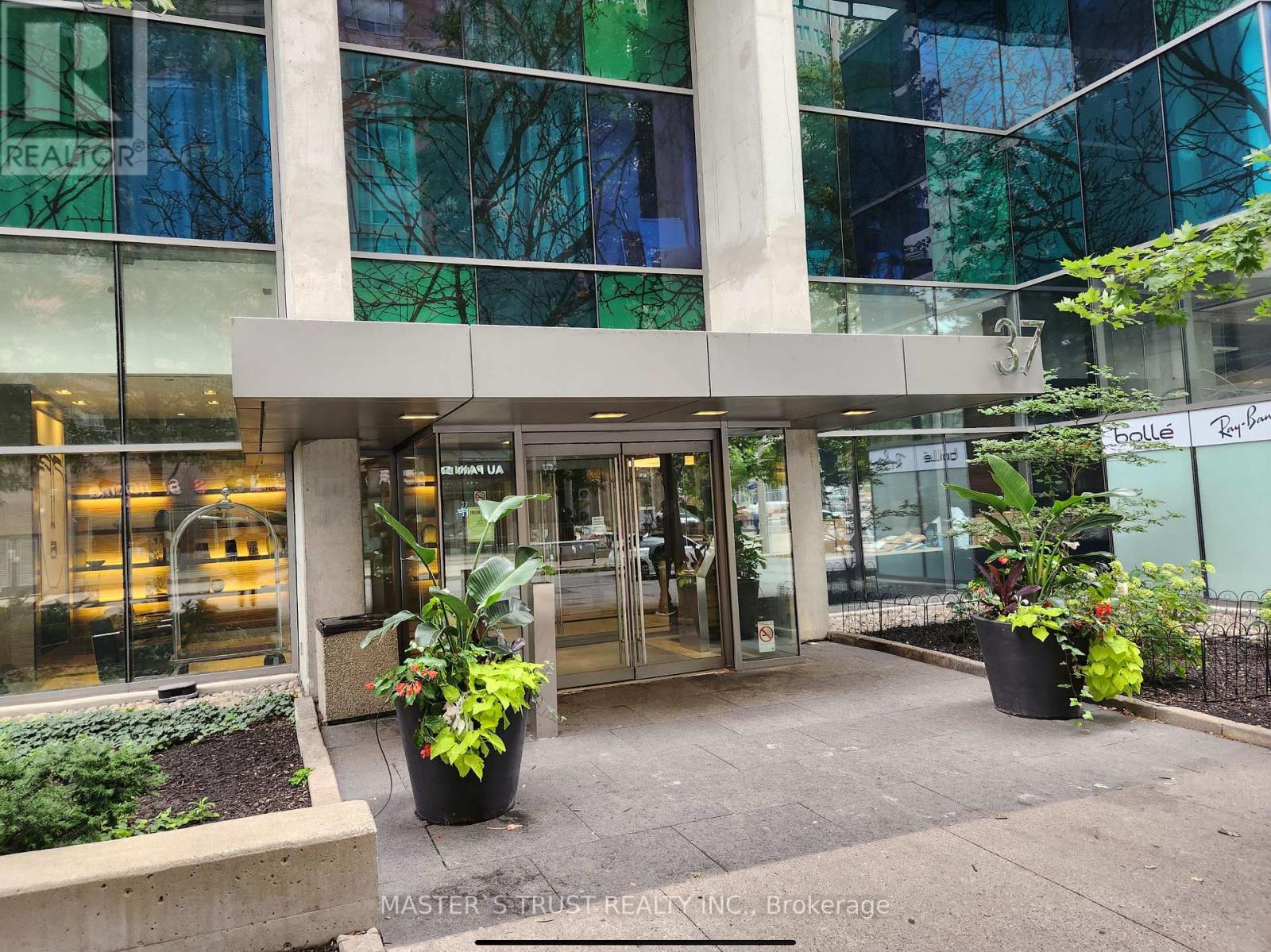 410 - 37 Grosvenor Street, Toronto, Ontario  M4Y 3G5 - Photo 2 - C13755598