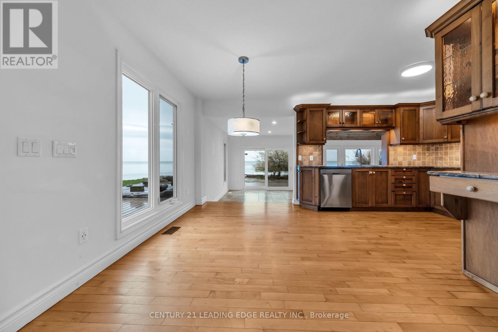 151 Cedar Crest Beach Road, Clarington, Ontario  L1C 5R2 - Photo 11 - E13755462