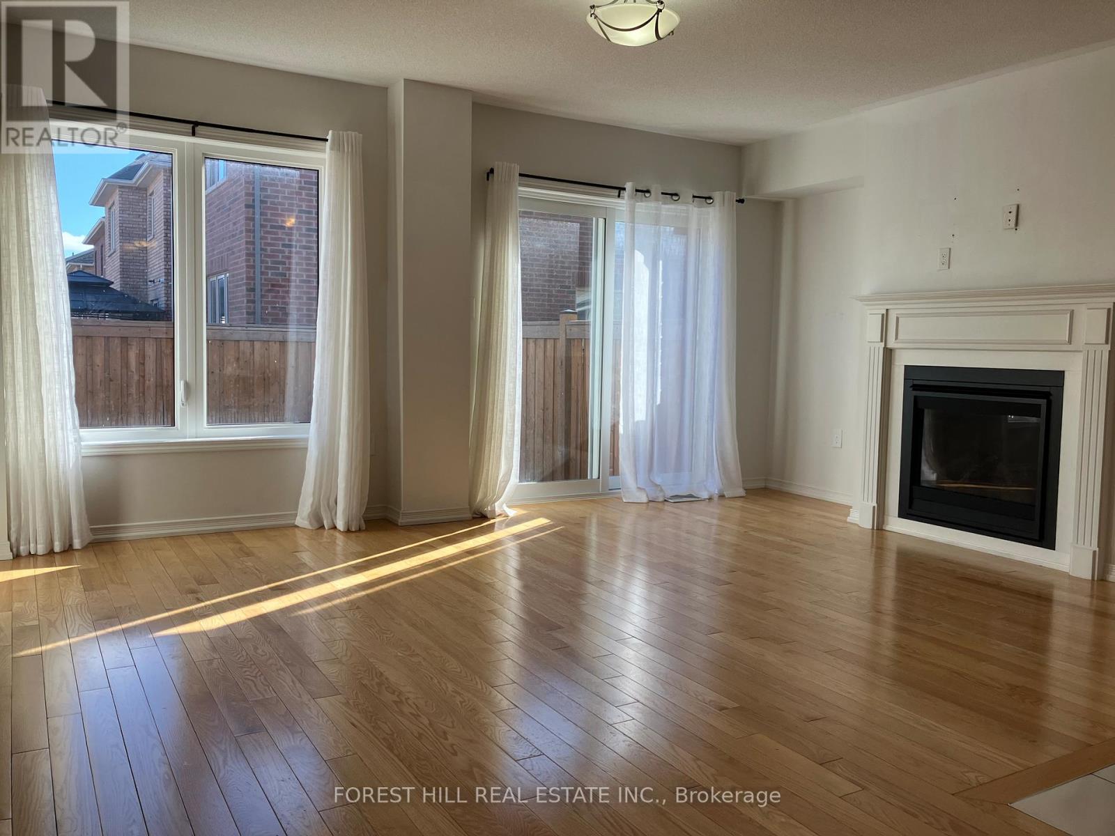 2448 Equestrian Crescent, Oshawa, Ontario  L1H 7K4 - Photo 4 - E13755464