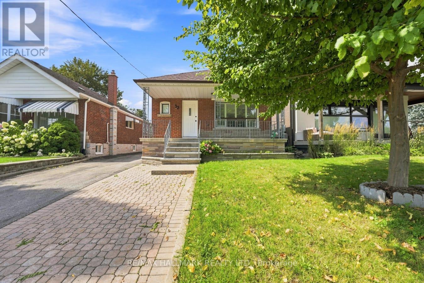 32 DENVALE ROAD, Toronto, Ontario