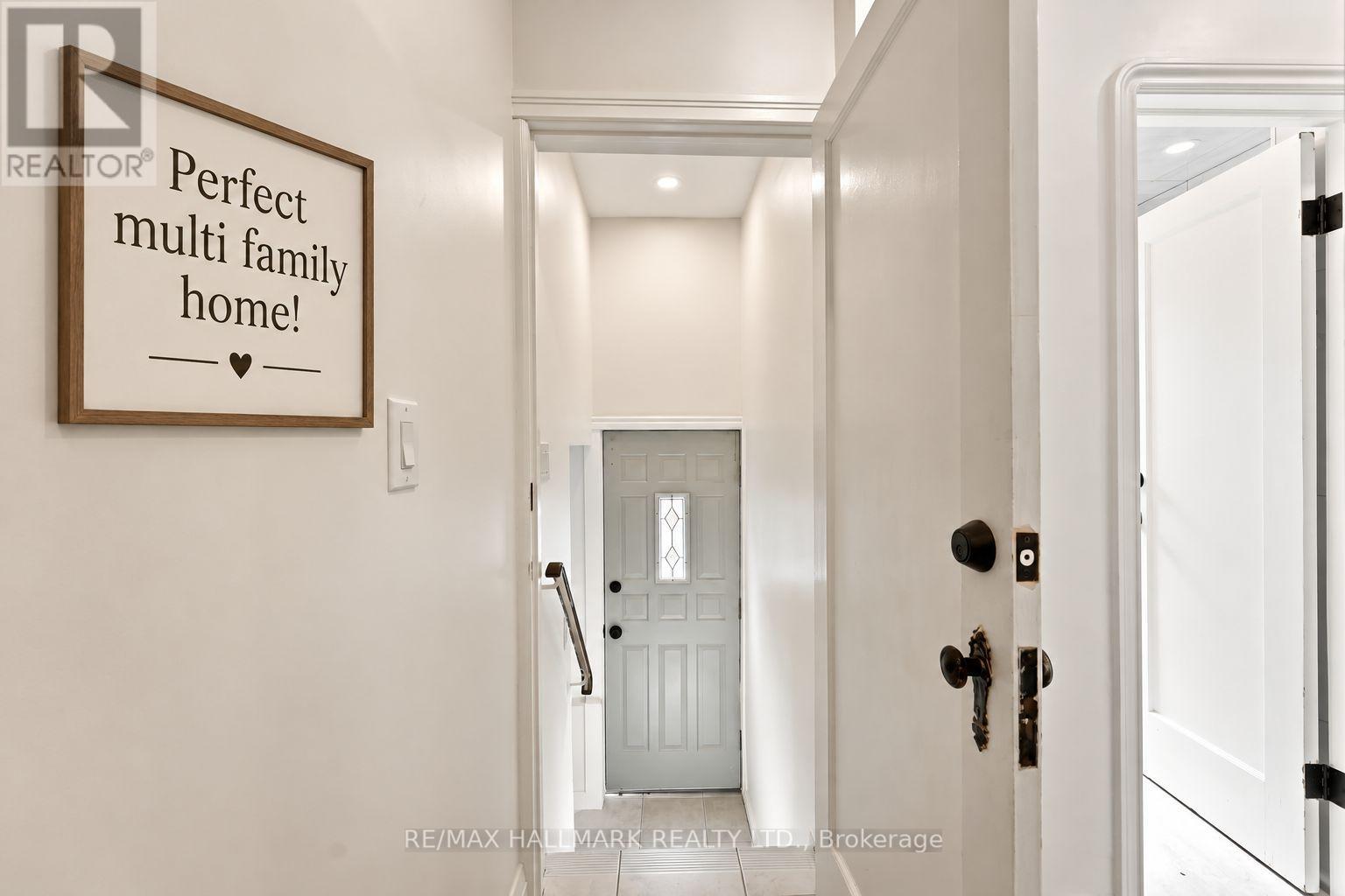 32 Denvale Road, Toronto, Ontario  M4B 3B5 - Photo 17 - E13755612