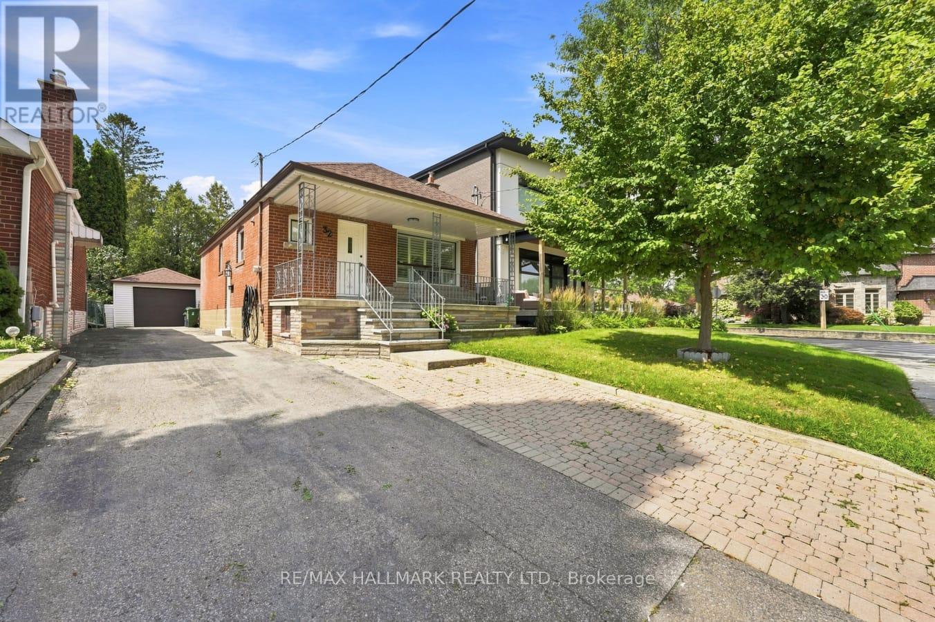 32 Denvale Road, Toronto, Ontario  M4B 3B5 - Photo 4 - E13755612