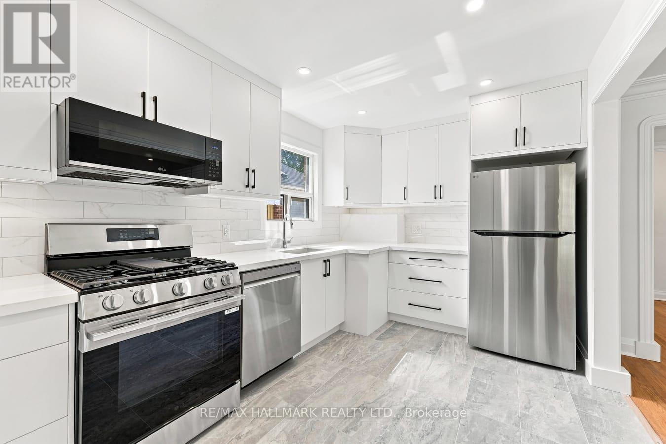 32 Denvale Road, Toronto, Ontario  M4B 3B5 - Photo 6 - E13755612