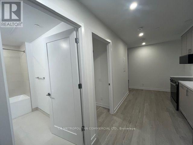 413 - 2946 Dundas Street West Street W, Toronto, Ontario  M6P 1Y8 - Photo 7 - W13658272