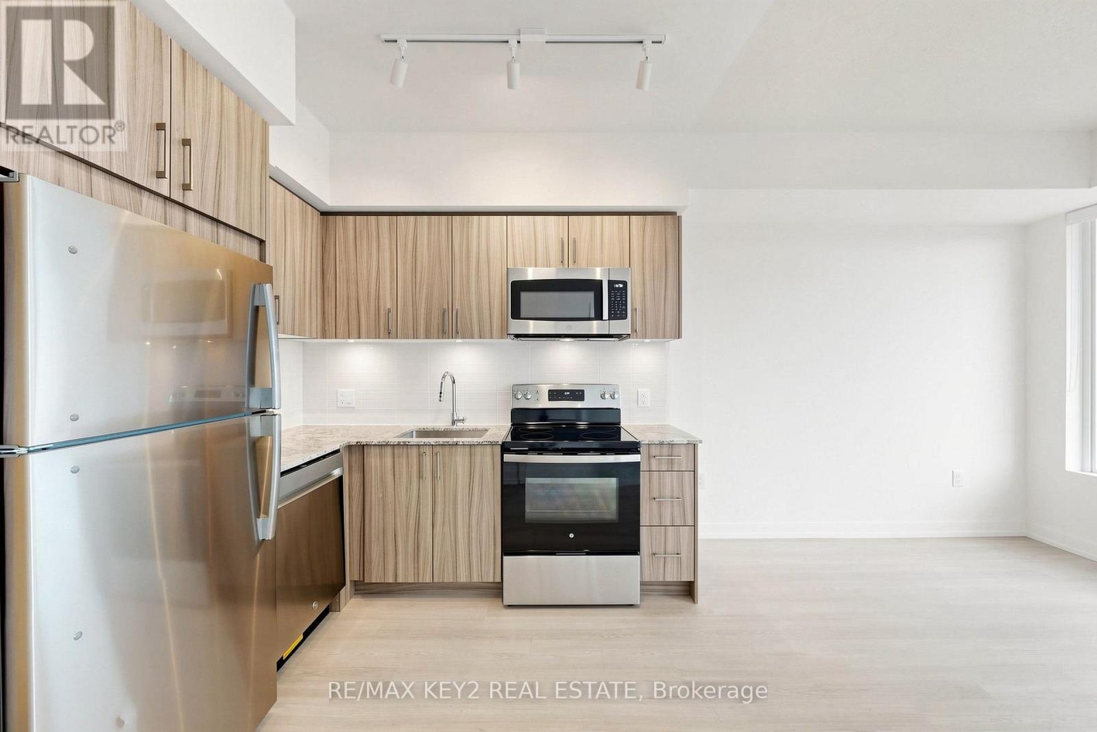 1712 - 4010 Eglinton Avenue W, Toronto, Ontario  M9A 0G5 - Photo 2 - W13717680