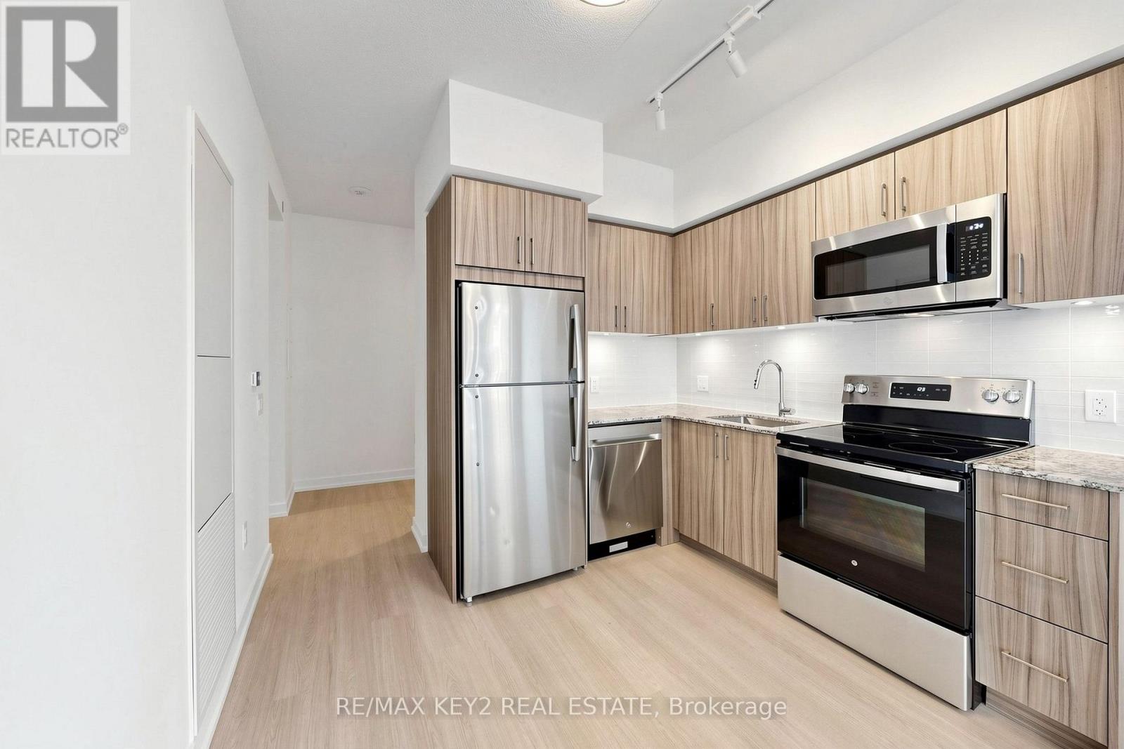 1712 - 4010 Eglinton Avenue W, Toronto, Ontario  M9A 0G5 - Photo 3 - W13717680