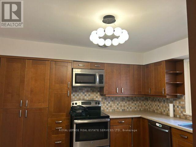 9 Stockbridge Avenue N, Toronto, Ontario  M8Z 4M6 - Photo 5 - W13746838