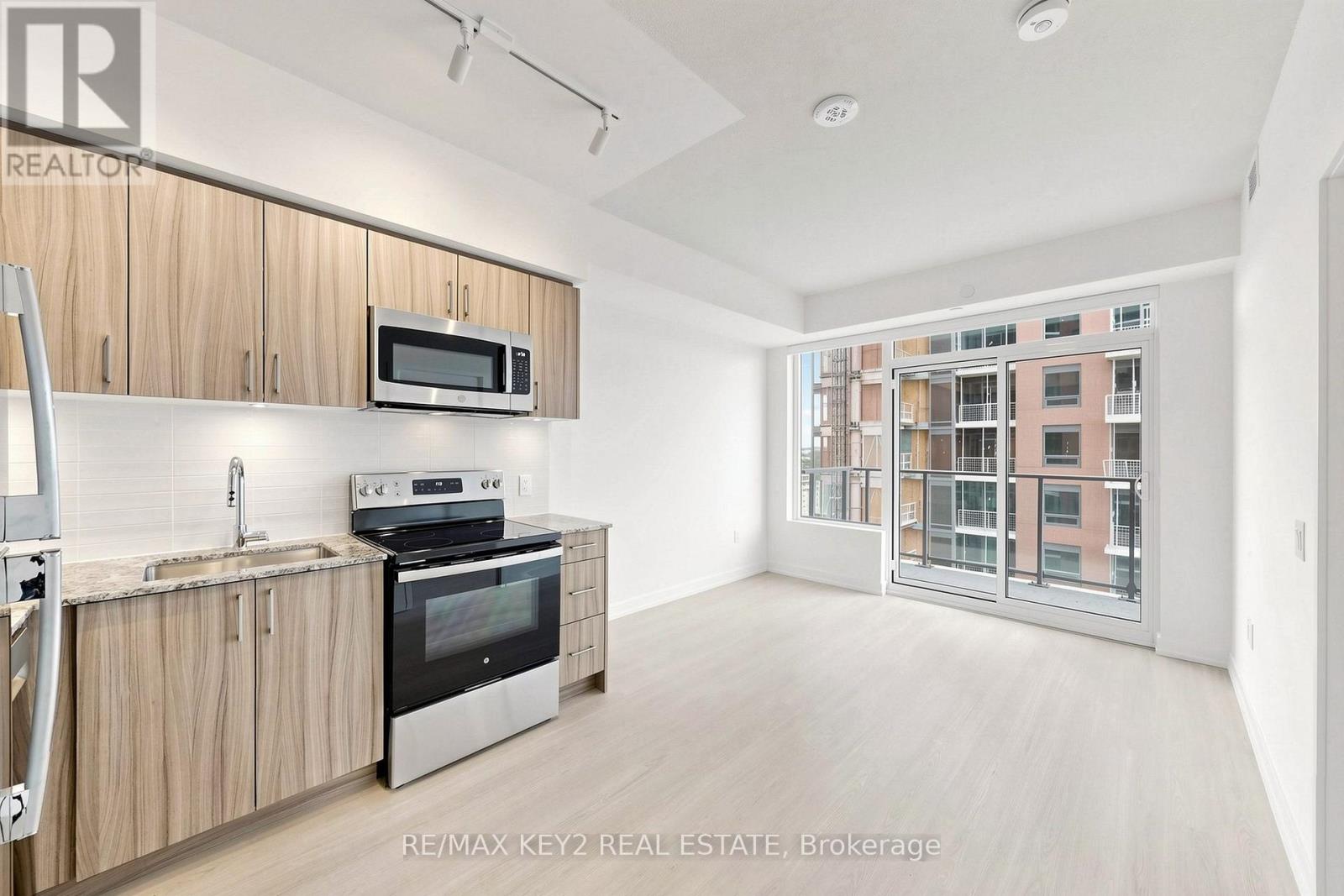 1712 - 4010 Eglinton Avenue W, Toronto, Ontario  M9A 0G5 - Photo 4 - W13717680