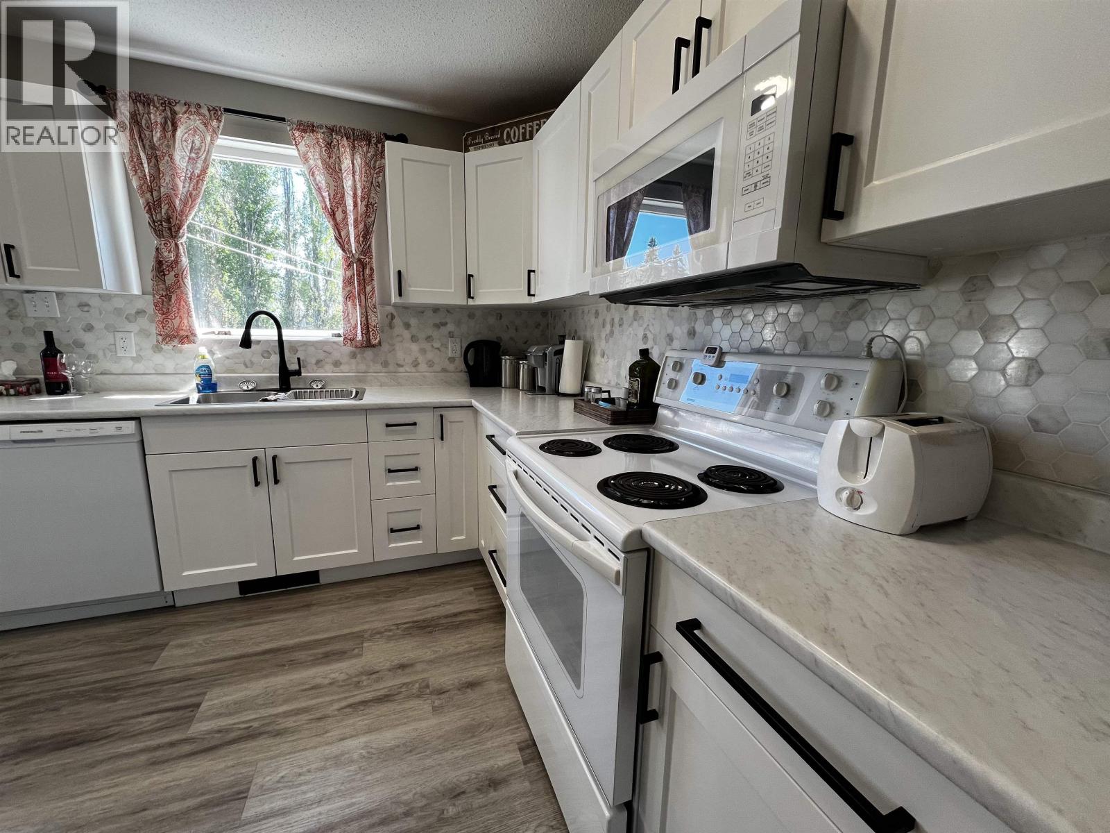 50 Chowsunket Street, Fraser Lake, British Columbia  V0J 1S0 - Photo 9 - R3161895