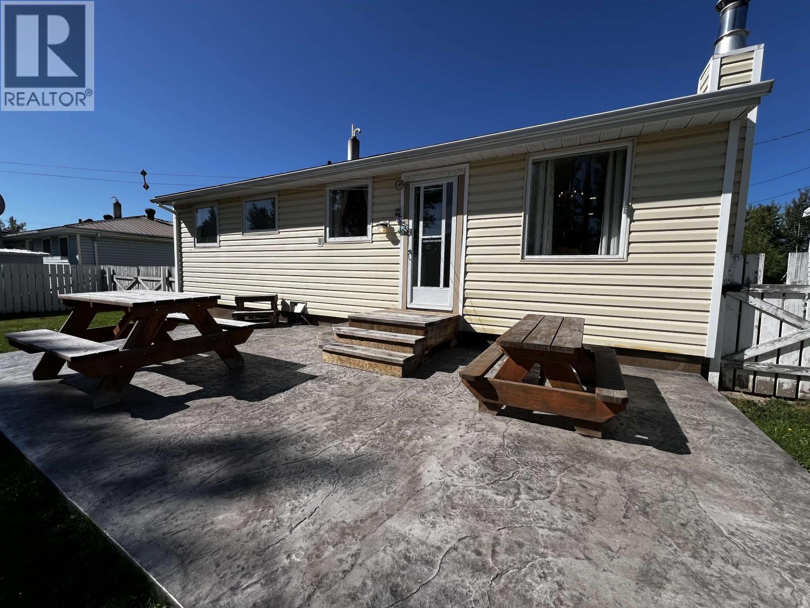 50 Chowsunket Street, Fraser Lake, British Columbia  V0J 1S0 - Photo 4 - R3161895