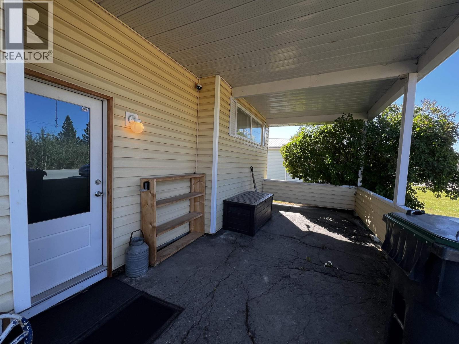 50 Chowsunket Street, Fraser Lake, British Columbia  V0J 1S0 - Photo 3 - R3161895