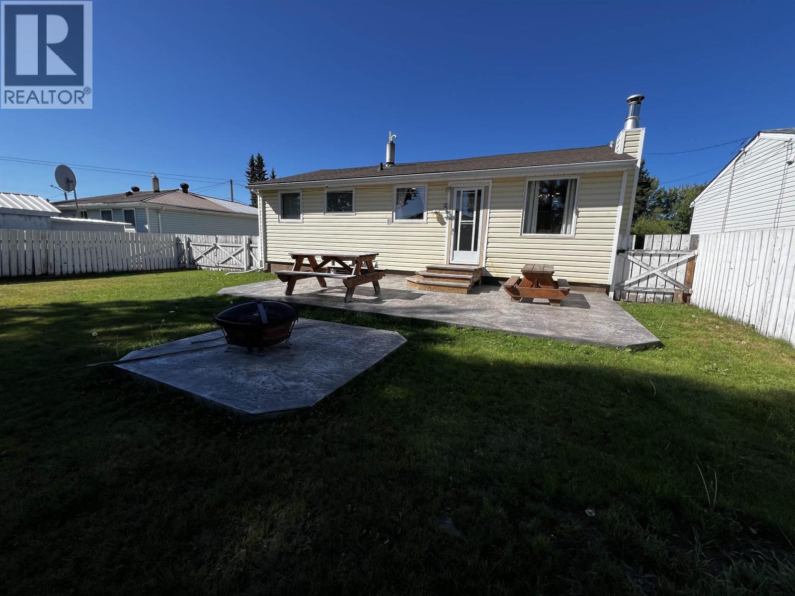 50 Chowsunket Street, Fraser Lake, British Columbia  V0J 1S0 - Photo 5 - R3161895
