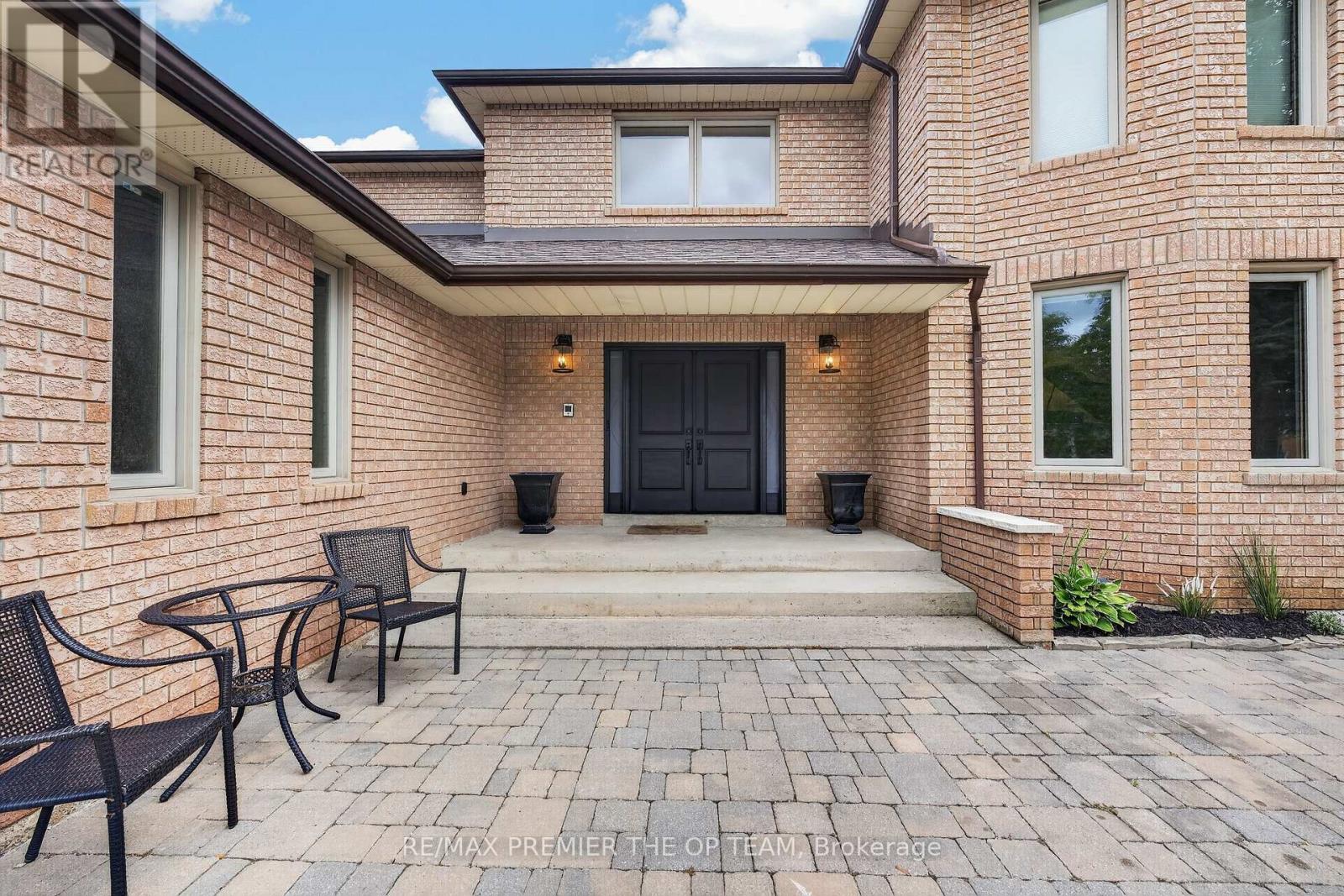 155 Dianawood Ridge, Vaughan, Ontario  L4L 6W9 - Photo 3 - N13755594