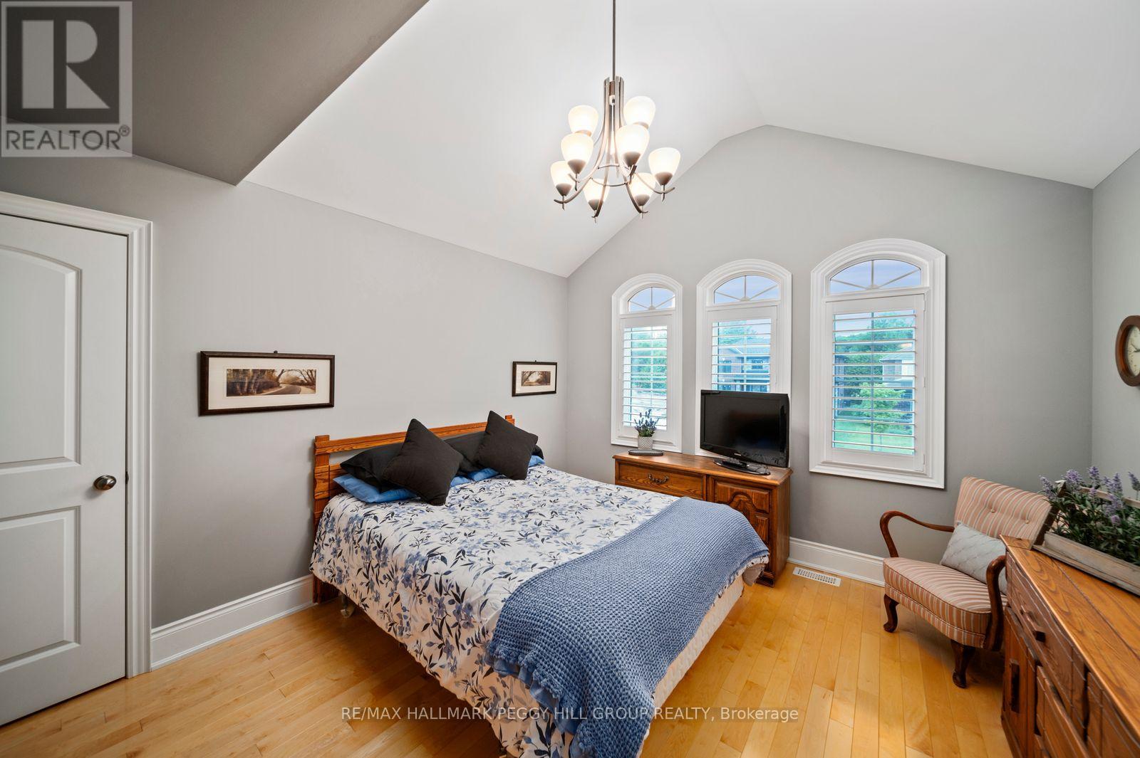 36 Auburn Court, Barrie (Ardagh), Ontario  L4N 6G9 - Photo 9 - S13755274